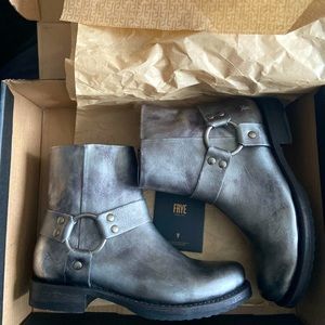 BNIB Frye Veronica Harness Boots Sz 8